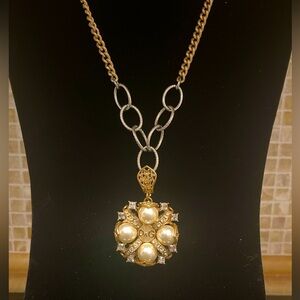 Dolce & Gabbana D&G pearl pendant necklace.